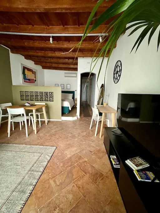 ミラノSplendido Bilocale In Via Madonnina, Zona Breraアパートメント イタリア