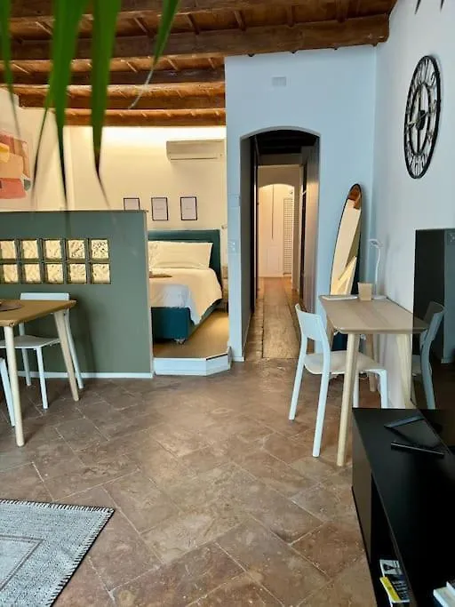 ミラノSplendido Bilocale In Via Madonnina, Zona Breraアパートメント ミラノ